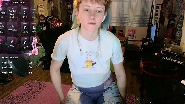 Snapshot of _hellostormy_ chatting on February 10, 8:42 am hellostormy online show from February 10, 8:42 am