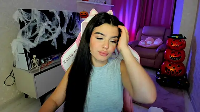 AlluringAriel online show from October 24, 7:35 pm