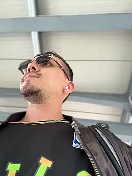 Snapshot of adam-rivera chatting on June 16, 3:01 pm adam-rivera online show from June 16, 3:01 pm