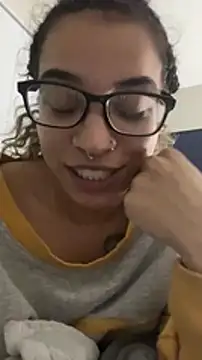 Snapshot of 1prettygem chatting on December 22, 6:28 am 1prettygem online show from December 22, 6:28 am