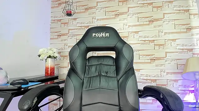 melodiipierce  online show from February 9, 1:11 am