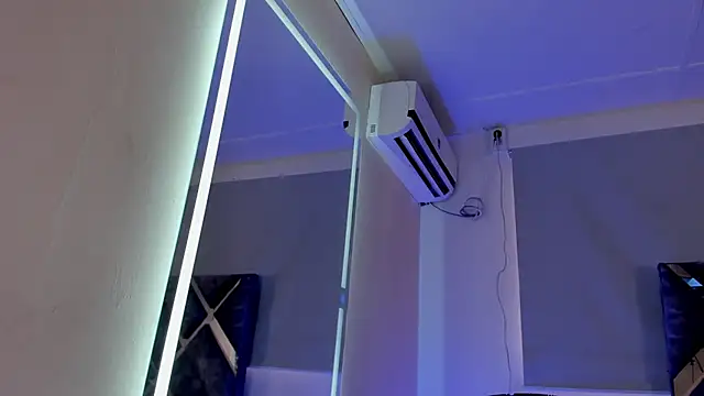 melodiipierce  online show from March 11, 7:03 pm