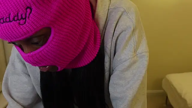 wildmamiii online show from December 14, 8:40 pm