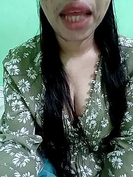 Snapshot of Haniya-143 chatting on April 28, 6:12 pm Haniya-143 online show from April 28, 6:12 pm