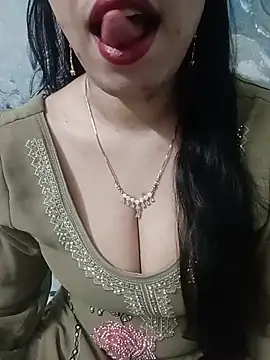 Snapshot of Haniya-143 chatting on June 13, 10:08 pm Haniya-143 online show from June 13, 10:08 pm