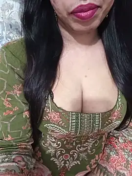 Snapshot of Haniya-143 chatting on July 2, 3:23 am Haniya-143 online show from July 2, 3:23 am