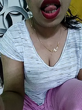 Snapshot of Haniya-143 chatting on July 16, 9:01 pm Haniya-143 online show from July 16, 9:01 pm