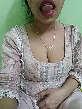 Snapshot of Haniya-143 chatting on July 20, 1:24 am Haniya-143 online show from July 20, 1:24 am