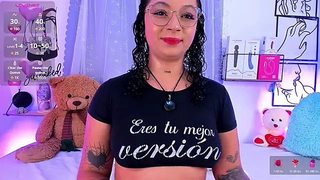 Snapshot of Mari_Sweett chatting on May 21, 4:59 pm Mari Sweett online show from May 21, 4:59 pm