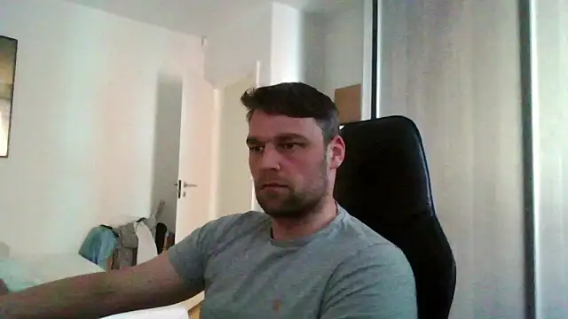 Snapshot of The_big_viking_ chatting on May 6, 12:53 pm The big viking online show from May 6, 12:53 pm