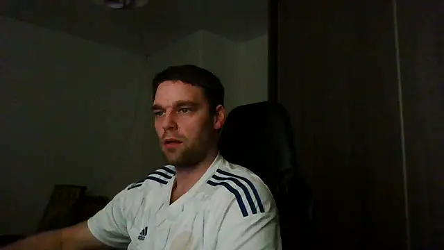 Snapshot of The_big_viking_ chatting on December 27, 8:18 pm The big viking online show from December 27, 8:18 pm