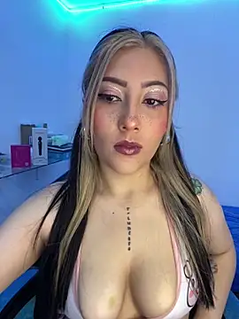 Luna SofiaXX online show from May 17, 10:32 pm