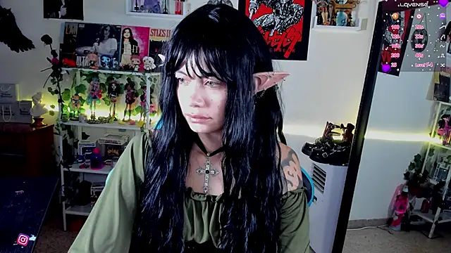 Snapshot of _sakae_ chatting on October 14, 7:42 am  sakae  online show from October 14, 7:42 am