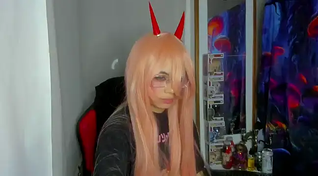 Snapshot of _sakae_ chatting on December 19, 10:10 pm  sakae  online show from December 19, 10:10 pm