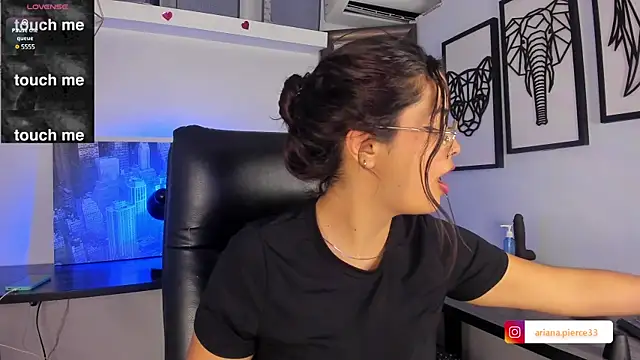 Snapshot of Ariana_Pierce chatting on February 22, 5:34 am Ariana Pierce online show from February 22, 5:34 am