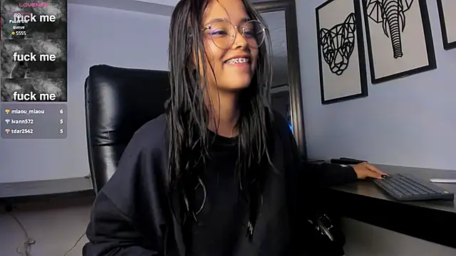Snapshot of Ariana_Pierce chatting on February 4, 8:02 am Ariana Pierce online show from February 4, 8:02 am