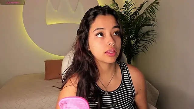Snapshot of Ariana_Pierce chatting on October 11, 12:28 pm Ariana Pierce online show from October 11, 12:28 pm