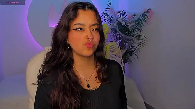 Ariana Pierce online show from October 31, 1:30 pm