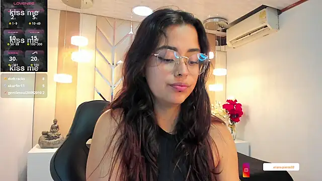 Snapshot of Ariana_Pierce chatting on March 3, 8:51 am Ariana Pierce online show from March 3, 8:51 am
