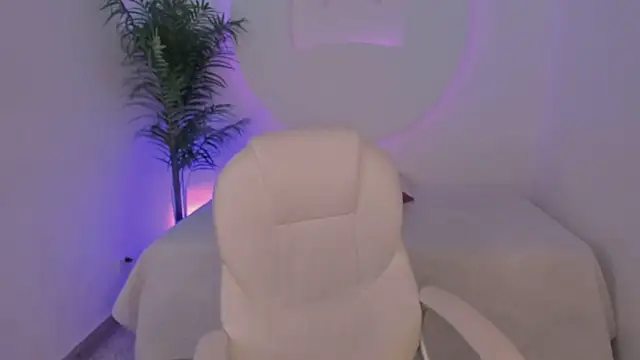 Ariana Pierce online show from December 17, 12:32 pm