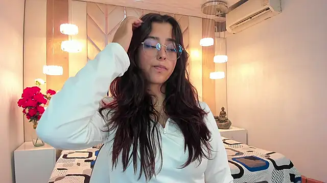Snapshot of Ariana_Pierce chatting on February 20, 5:01 am Ariana Pierce online show from February 20, 5:01 am