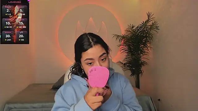 Ariana Pierce online show from November 29, 1:00 pm