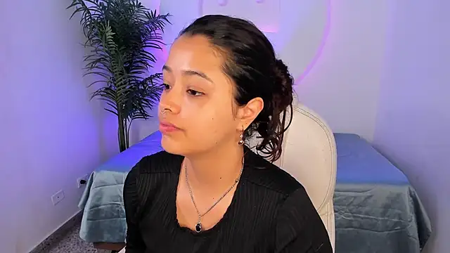Ariana Pierce online show from December 20, 12:30 pm