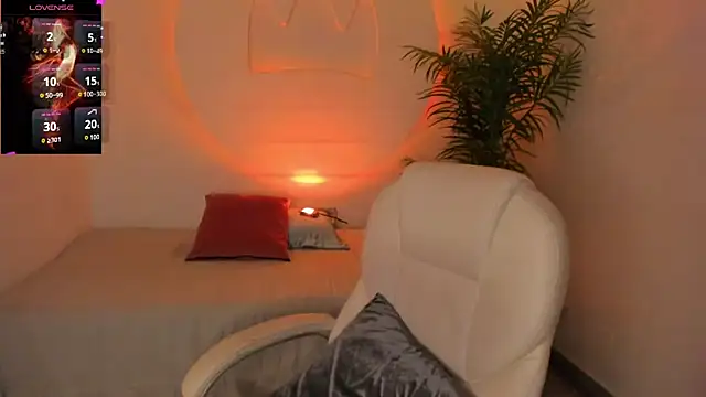Ariana Pierce online show from December 5, 12:59 pm