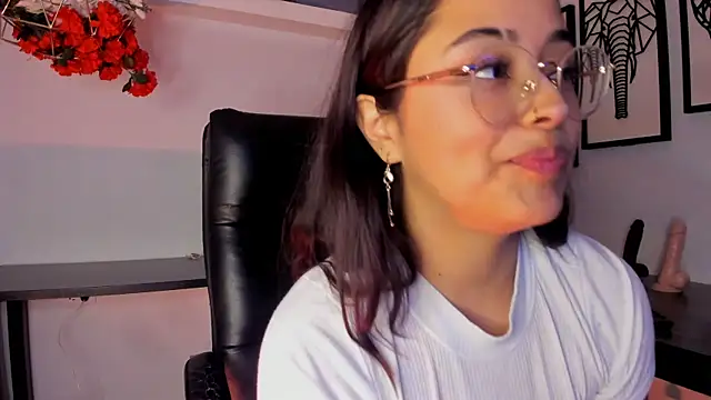 Snapshot of Ariana_Pierce chatting on January 29, 4:47 am Ariana Pierce online show from January 29, 4:47 am
