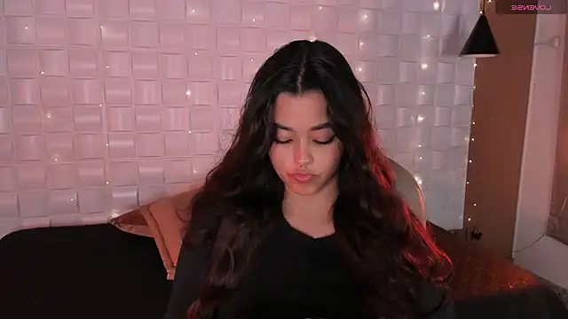 Ariana Pierce online show from May 24, 3:45 pm