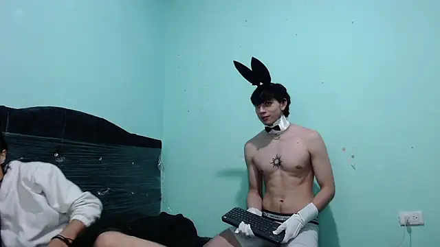 Snapshot of pervertsteens3 chatting on October 23, 6:12 am pervertsteens3 online show from October 23, 6:12 am