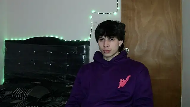 Snapshot of pervertsteens3 chatting on November 11, 9:04 am pervertsteens3 online show from November 11, 9:04 am