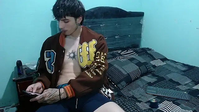 Snapshot of pervertsteens3 chatting on September 23, 10:06 pm pervertsteens3 online show from September 23, 10:06 pm