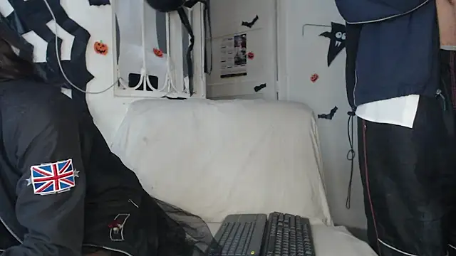 Snapshot of pervertsteens3 chatting on October 30, 5:17 am pervertsteens3 online show from October 30, 5:17 am