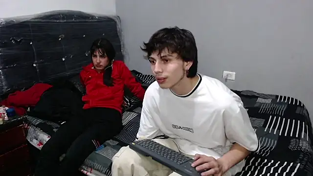 Snapshot of pervertsteens3 chatting on December 22, 4:50 am pervertsteens3 online show from December 22, 4:50 am