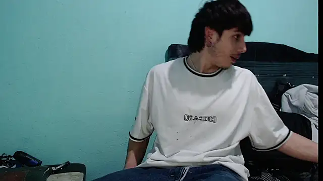 Snapshot of pervertsteens3 chatting on September 27, 7:03 am pervertsteens3 online show from September 27, 7:03 am