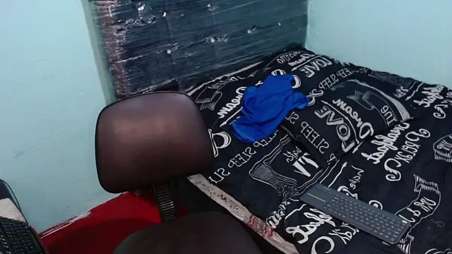 Snapshot of pervertsteens3 chatting on October 14, 8:09 pm pervertsteens3 online show from October 14, 8:09 pm