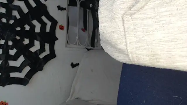 Snapshot of pervertsteens3 chatting on November 1, 8:52 am pervertsteens3 online show from November 1, 8:52 am