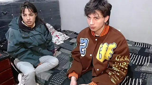 Snapshot of pervertsteens3 chatting on December 18, 2:42 am pervertsteens3 online show from December 18, 2:42 am