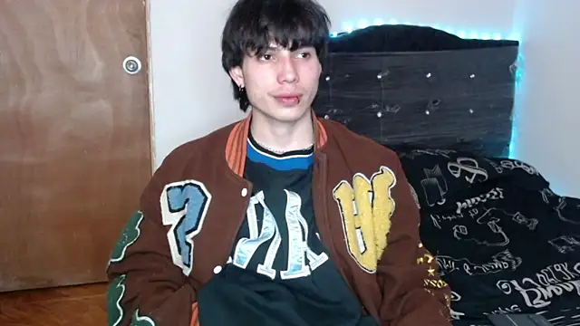 Snapshot of pervertsteens3 chatting on November 13, 5:11 am pervertsteens3 online show from November 13, 5:11 am