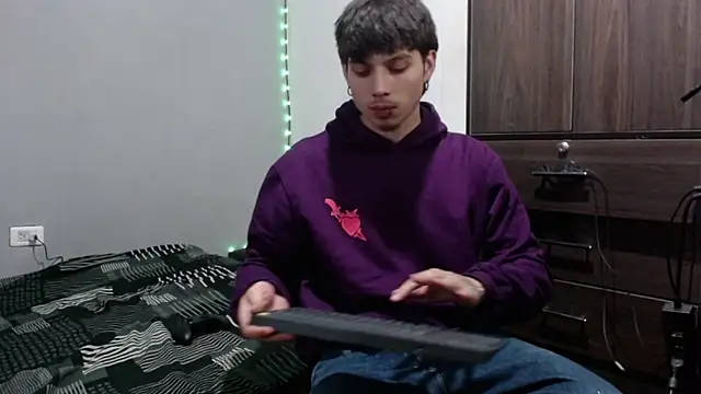 Snapshot of pervertsteens3 chatting on September 14, 3:07 am pervertsteens3 online show from September 14, 3:07 am