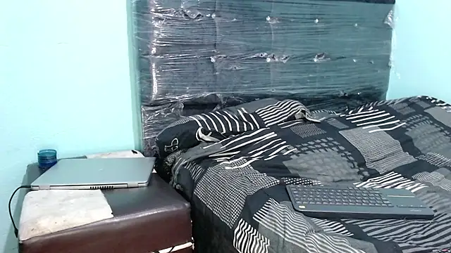 Snapshot of pervertsteens3 chatting on September 28, 7:15 am pervertsteens3 online show from September 28, 7:15 am