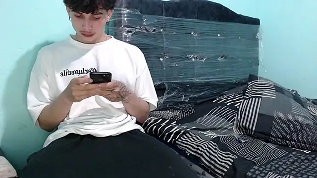 Snapshot of pervertsteens3 chatting on October 2, 8:50 am pervertsteens3 online show from October 2, 8:50 am