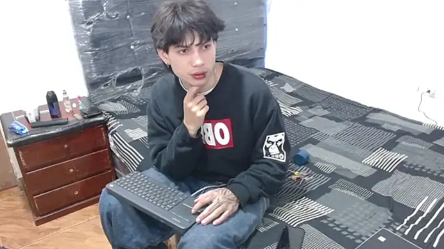 Snapshot of pervertsteens3 chatting on November 6, 7:07 pm pervertsteens3 online show from November 6, 7:07 pm