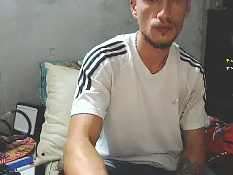 roystonee10 online show from January 4, 2:46 am