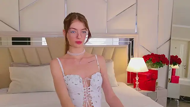 MeganMour online show from December 17, 5:07 pm