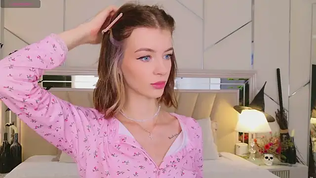 MeganMour online show from October 24, 5:01 pm