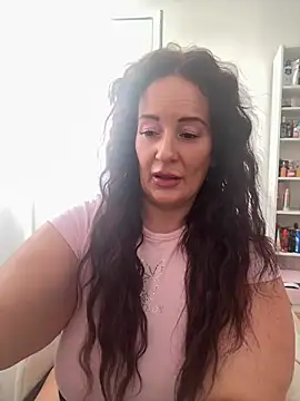 Snapshot of Engel_mia chatting on July 18, 10:24 am Engel mia online show from July 18, 10:24 am