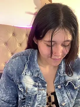 mariana 21x online show from March 18, 1:01 pm