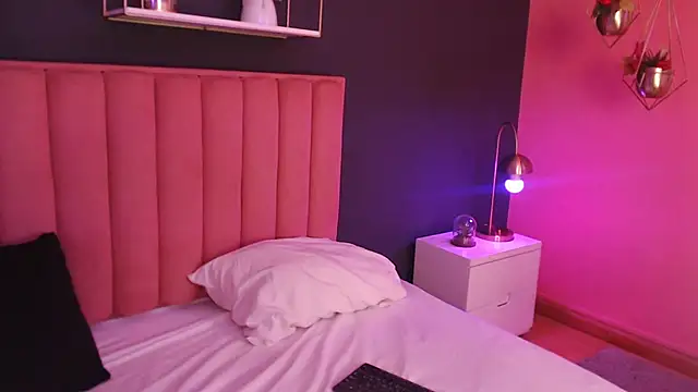 CrystalWoods94 online show from December 1, 1:45 pm